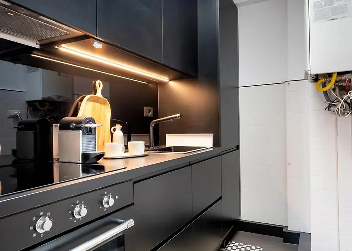 Quirky Top-floor 1br Nest In The Historic Center Apartment Bucharest