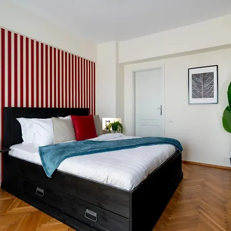 Quirky Top-floor 1br Nest In The Historic Center Βουκουρέστι