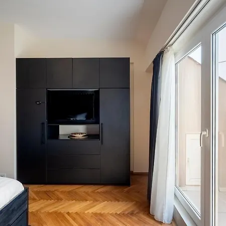 Quirky Top-floor 1br Nest In The Historic Center Apartment