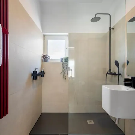 Quirky Top-floor 1br Nest In The Historic Center * Bucharest