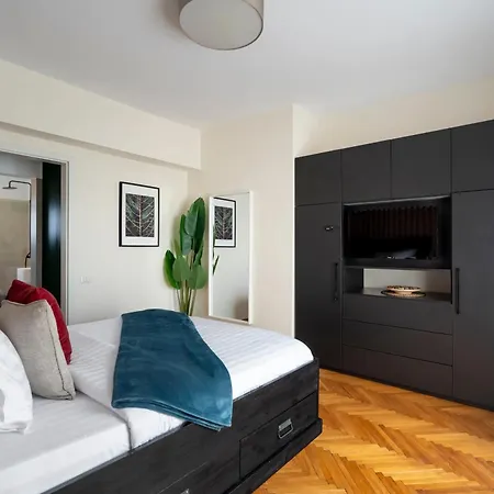 Apartment Quirky Top-floor 1br Nest In The Historic Center Bucharest