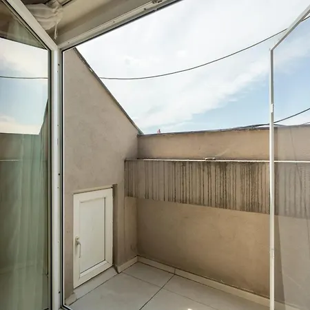 Apartment Quirky Top-floor 1br Nest In The Historic Center