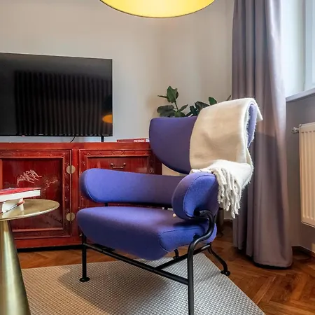 Quirky Top-floor 1br Nest In The Historic Center