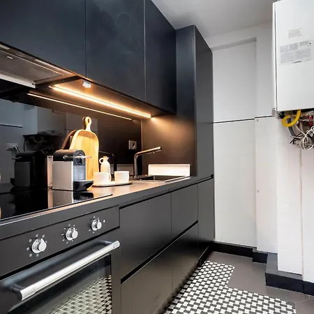 Quirky Top-floor 1br Nest In The Historic Center Apartment Bucharest