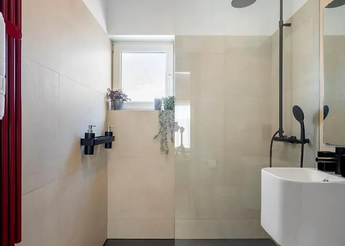 Quirky Top-floor 1br Nest In The Historic Center * Bukarest