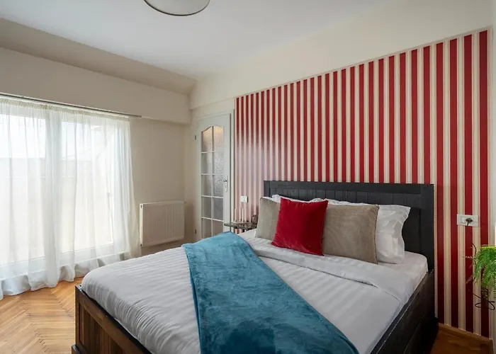 Quirky Top-floor 1br Nest In The Historic Center Lejlighed Bukarest