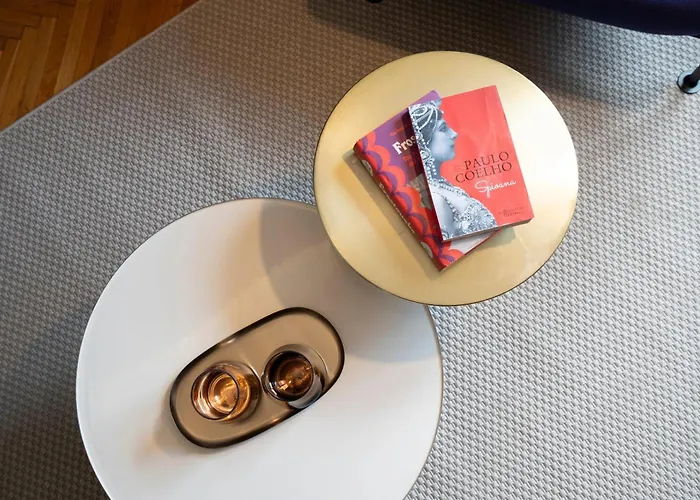 Lejlighed Quirky Top-floor 1br Nest In The Historic Center Bukarest