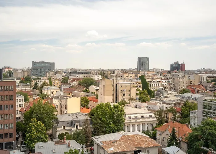 Quirky Top-floor 1br Nest In The Historic Center Bukarest