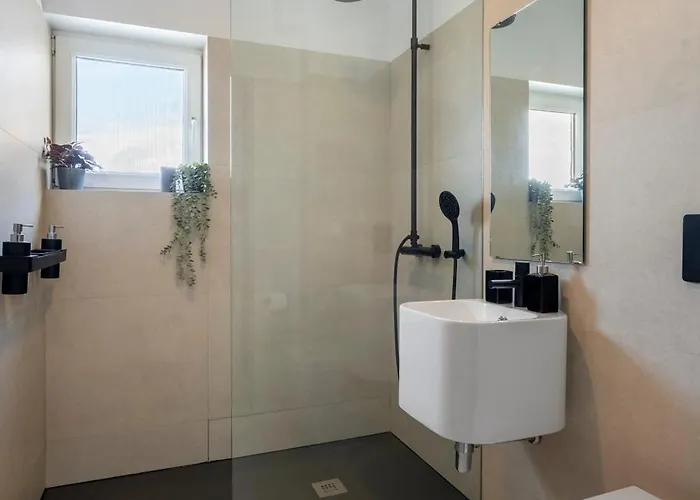 Quirky Top-floor 1br Nest In The Historic Center