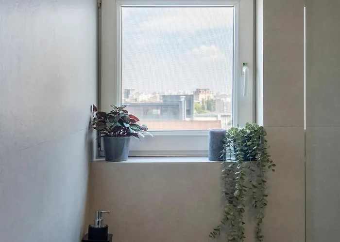 Lejlighed Quirky Top-floor 1br Nest In The Historic Center Bukarest