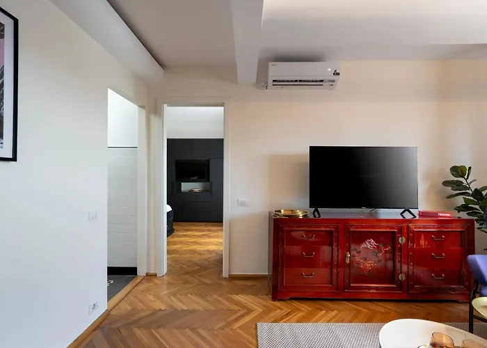 Lejlighed Quirky Top-floor 1br Nest In The Historic Center