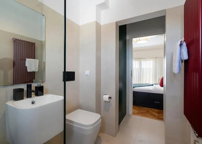 Quirky Top-floor 1br Nest In The Historic Center Lejlighed