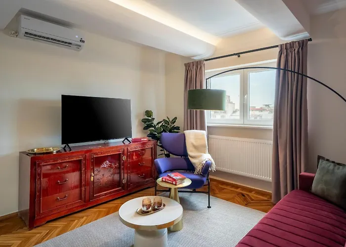 Quirky Top-floor 1br Nest In The Historic Center * Bukarest