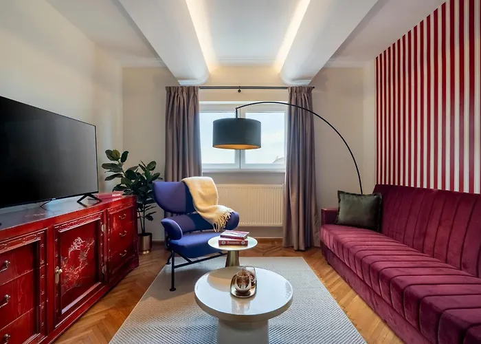 Quirky Top-floor 1br Nest In The Historic Center