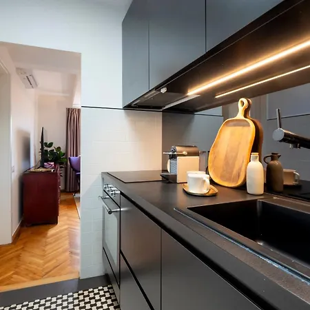 Quirky Top-floor 1br Nest In The Historic Center דירה