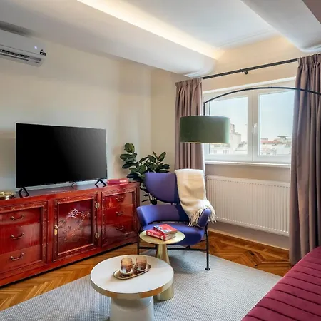 Quirky Top-floor 1br Nest In The Historic Center * בוקרשט