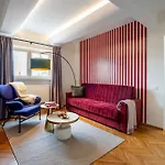 Apartman Quirky Top-floor 1br Nest In The Historic Center *