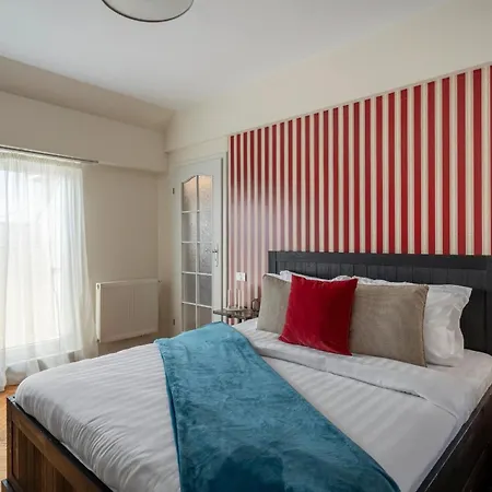 Quirky Top-floor 1br Nest In The Historic Center Appartement Bucarest