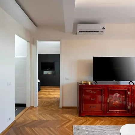 Apartman Quirky Top-floor 1br Nest In The Historic Center