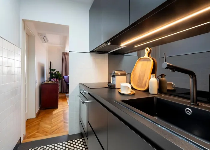 Quirky Top-floor 1br Nest In The Historic Center Appartamento